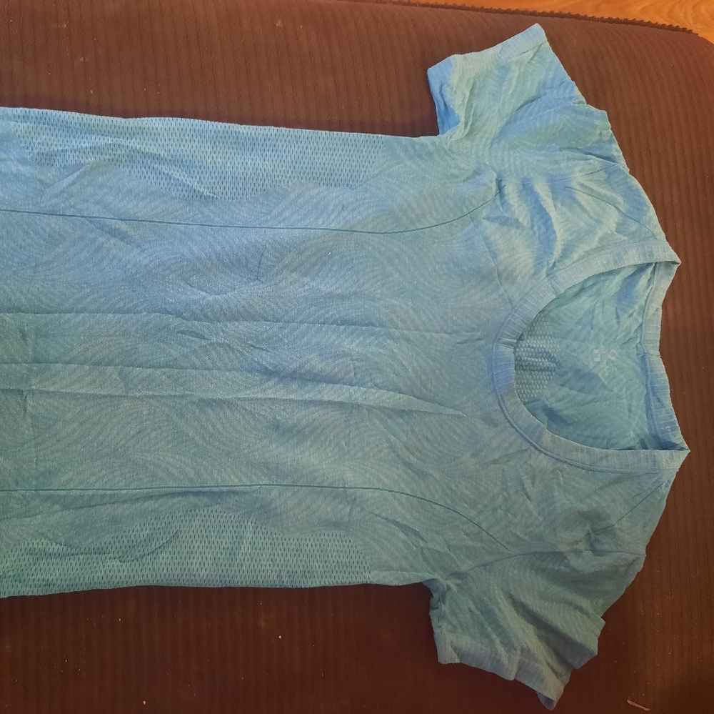 Women's spandex moving comfort sz medium athletic t-shirt